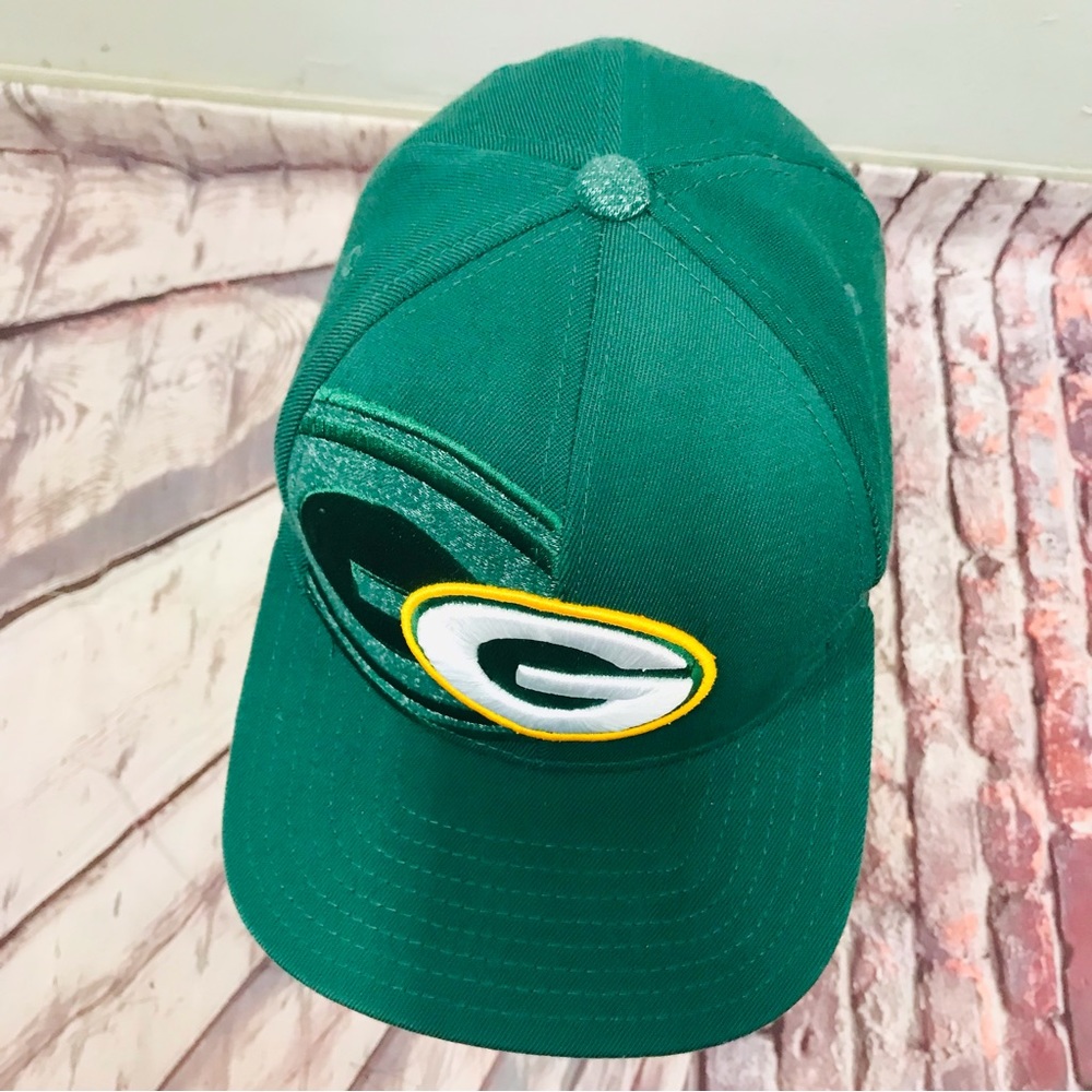 Green Bay Packers NFL Reebok Hat Cap Green Stretch Fit.